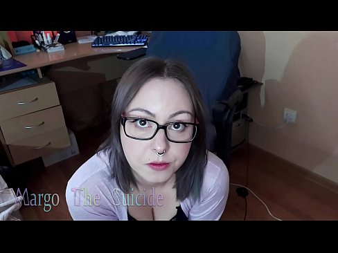 ❤️ Sexy jente med briller suger dildo dypt på kamera ☑ Kvalitetsporno hos oss ❌❤